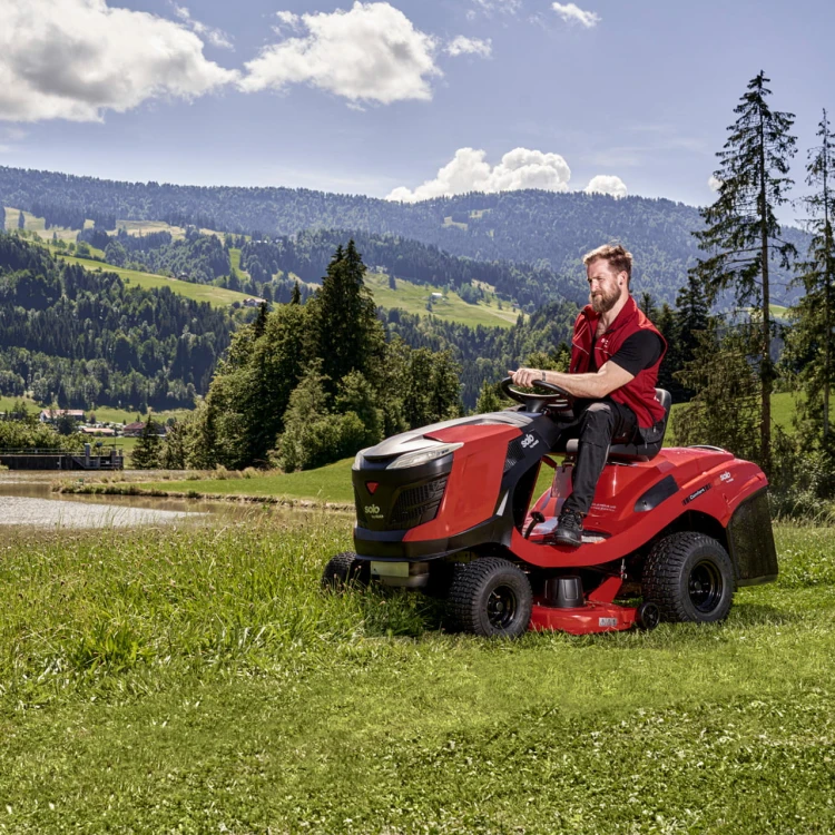127726-tractor-t18-103-4-hd-a-v2-comfort-webshop-mood_v1.jpg