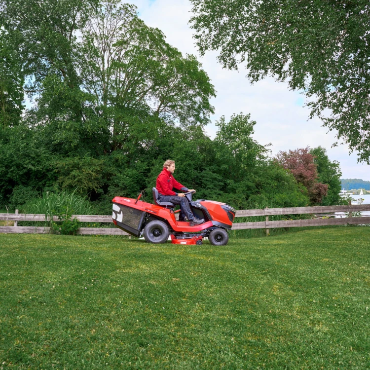 127712-tractor-t22-105-4-hd-a-v2-webshop-mood-4_v1.jpg