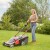 114056-lawnmower-40-4-e-comfort-webshop-mood-00_v1.jpg